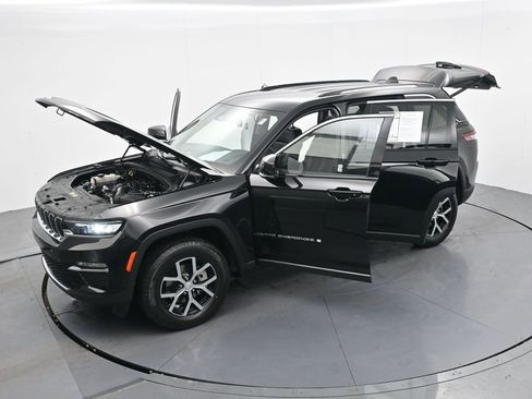 Used 2023 Jeep Grand Cherokee Limited image 40