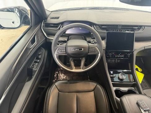 Used 2024 Jeep Grand Cherokee Limited AWD/4WD image 14