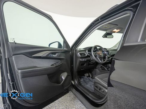 Used 2021 Chevrolet TrailBlazer LT w/ Convenience Package FWD image 10