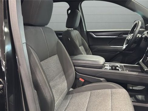 Used 2025 GMC Acadia Elevation image 32