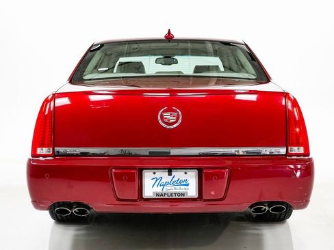 Used 2010 Cadillac DTS Luxury image 26