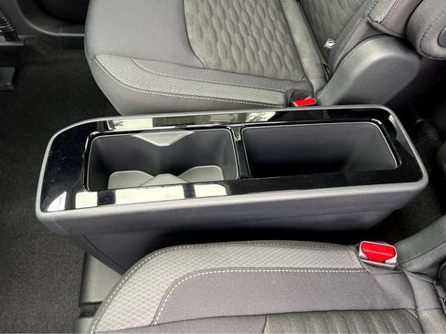 Certified 2025 Nissan Pathfinder SV w/ SV Premium Package FWD image 15