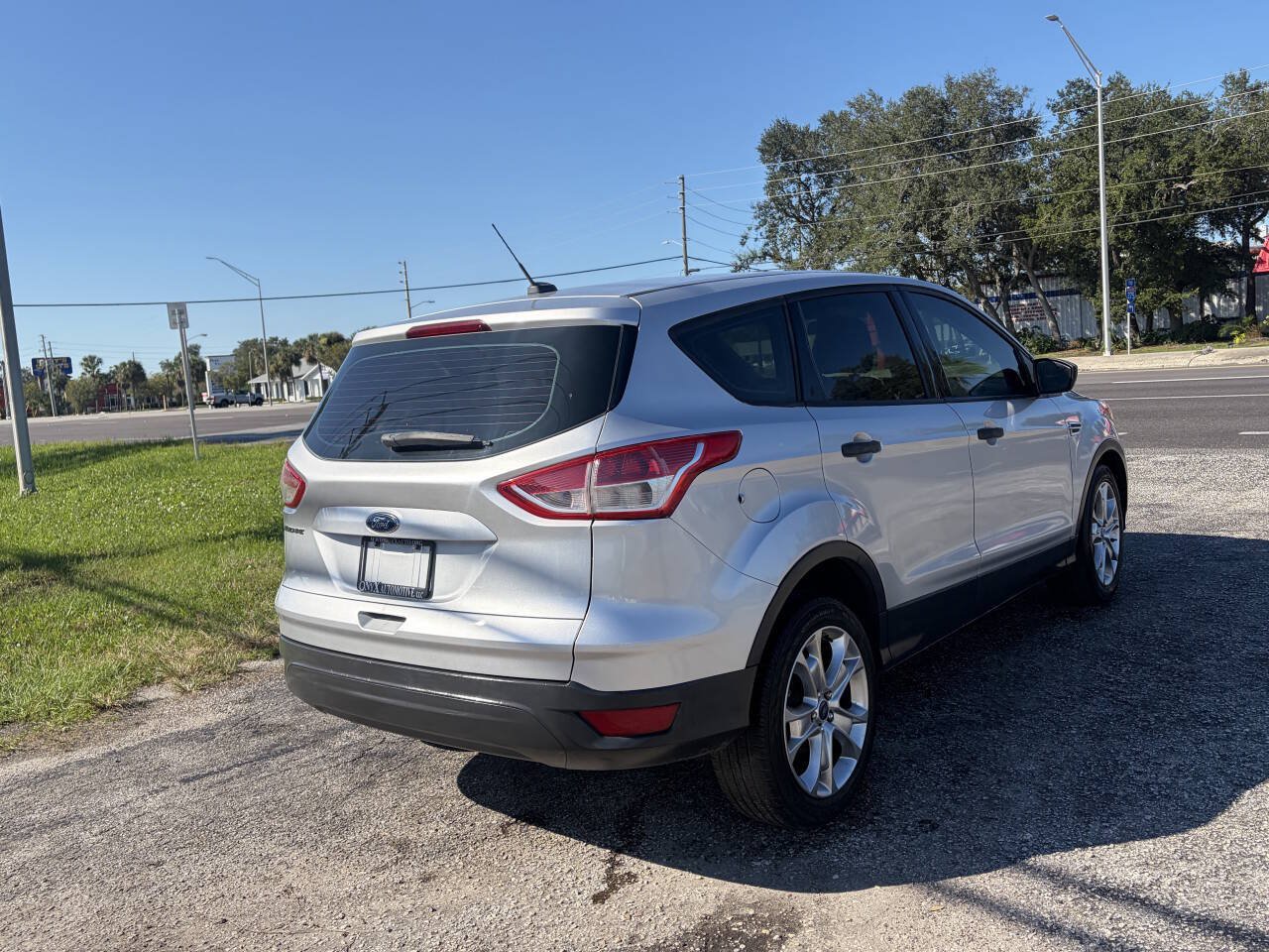 Used 2015 Ford Escape S FWD image 4