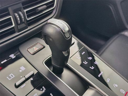 Certified 2024 Porsche Macan AWD/4WD image 34