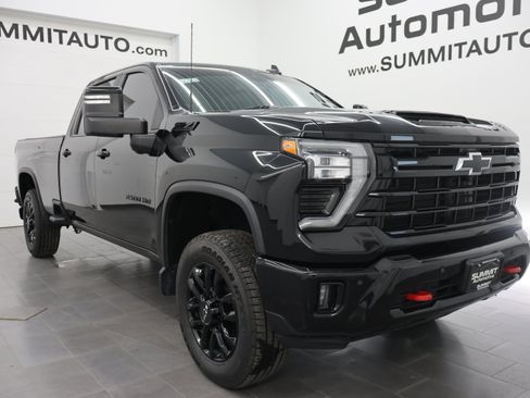 Used 2025 Chevrolet Silverado 2500 LT w/ Trail Boss Package AWD/4WD image 2
