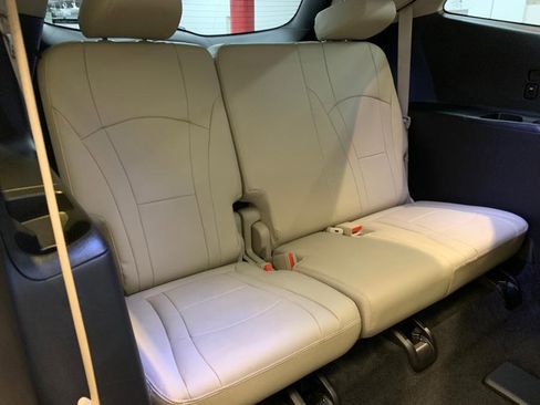 Used 2020 Buick Enclave Premium w/ Sun and Sites Package image 21