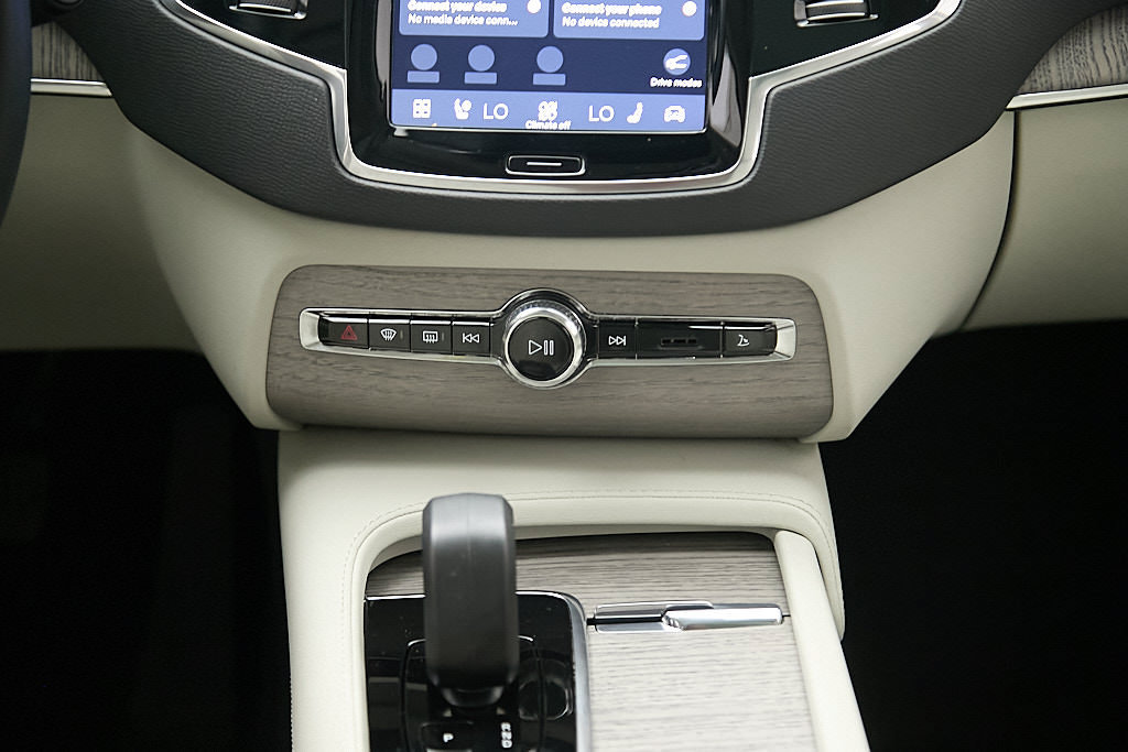 Certified 2024 Volvo XC90 B5 Plus w/ Protection Package Premier AWD/4WD image 30