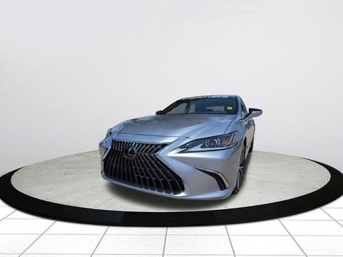 Used 2025 Lexus ES 350 w/ Premium Package FWD image 9