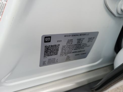 Used 2024 Buick Enclave Essence w/ Experience Buick Package FWD image 31