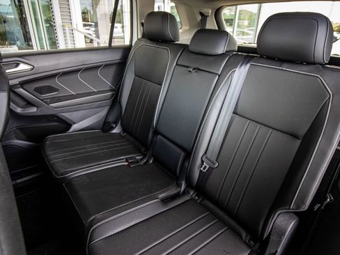 Used 2023 Volkswagen Tiguan SE image 27