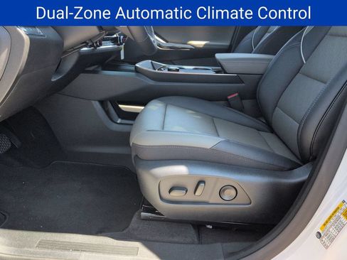 New 2026 Chevrolet Equinox LT w/ Convenience Package II AWD/4WD image 10