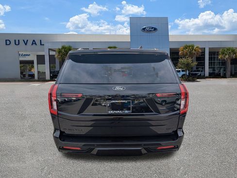 Used 2025 Ford Expedition Max Platinum w/ Stealth Performance Package image 5