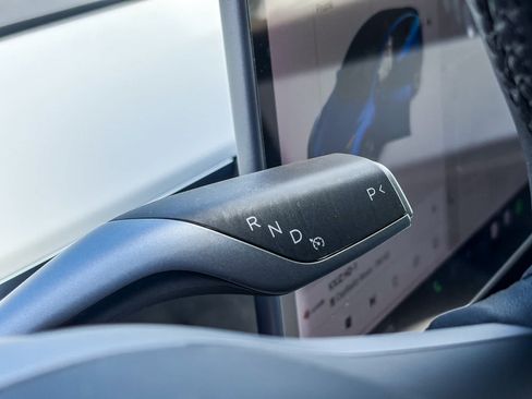 Used 2022 Tesla Model Y Long Range AWD/4WD image 18