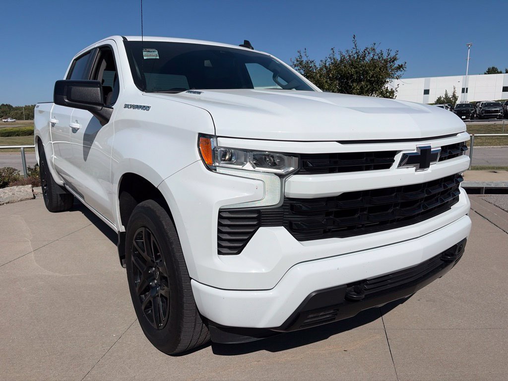 Used 2023 Chevrolet Silverado 1500 RST AWD/4WD image 2