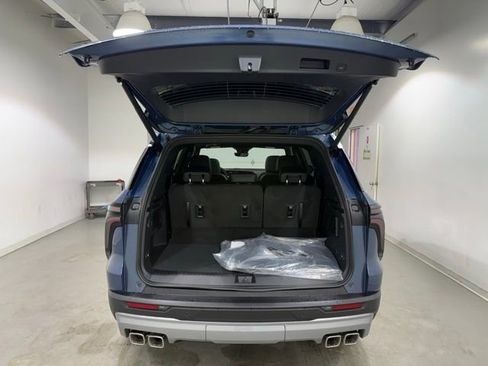 New 2026 Chevrolet Traverse LT image 8