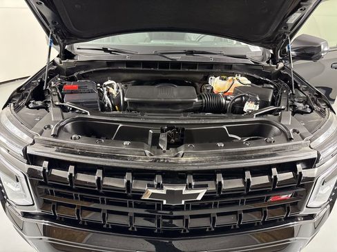 Used 2025 Chevrolet Suburban Z71 image 43