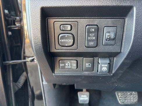 Used 2020 Toyota Tundra image 28