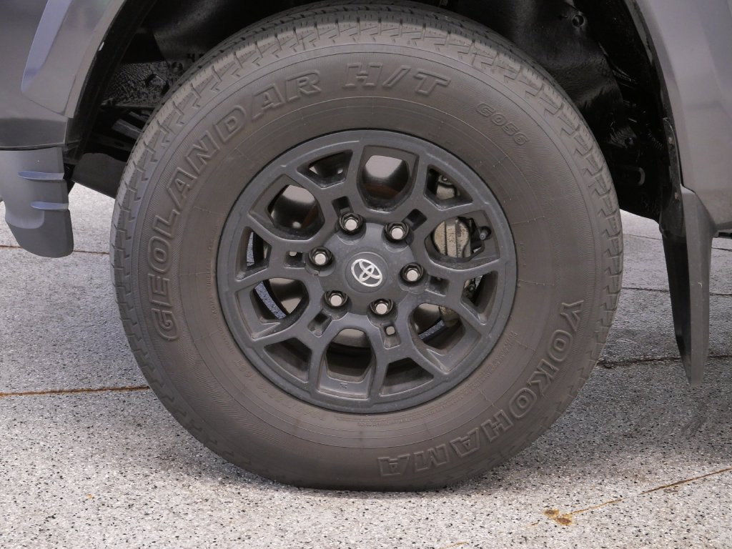 Used 2021 Toyota Tacoma SR5 AWD/4WD image 12