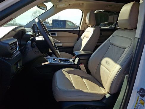 Certified 2023 Ford Explorer Limited w/ Limited Technology Package image 16