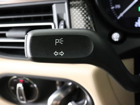 Used 2025 Porsche Macan image 37