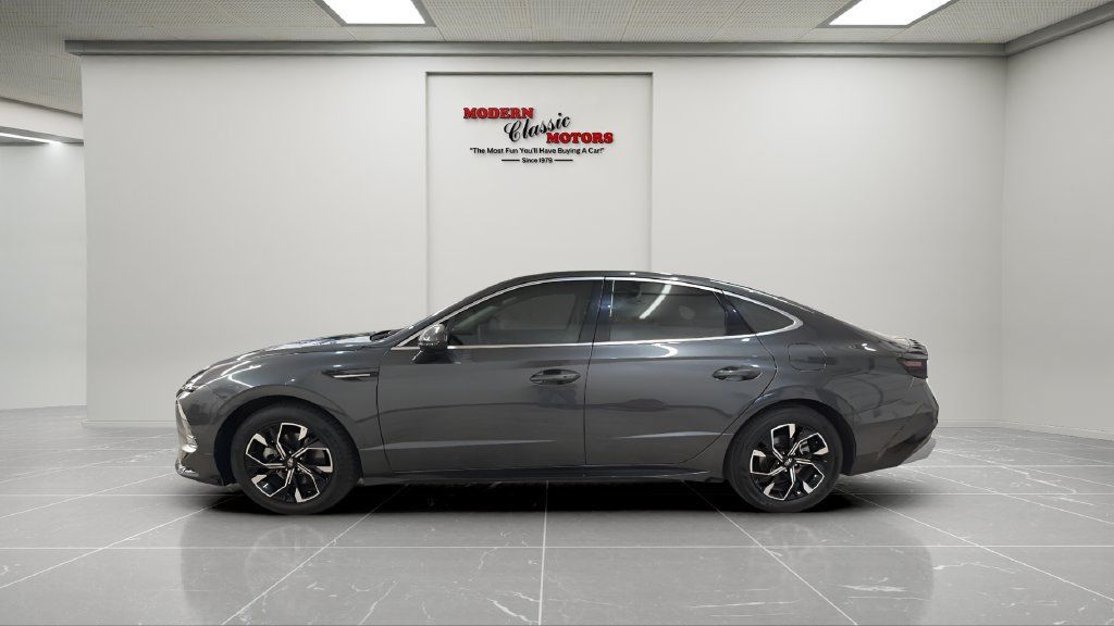Used 2025 Hyundai Sonata SEL FWD image 2