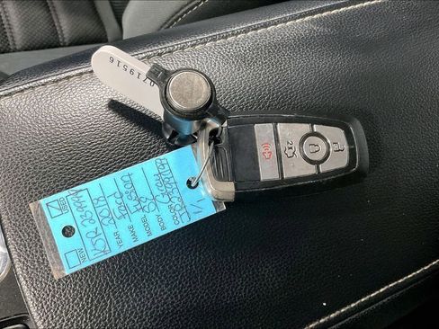 Used 2018 Ford Fusion SE w/ Fusion SE Technology Package image 13