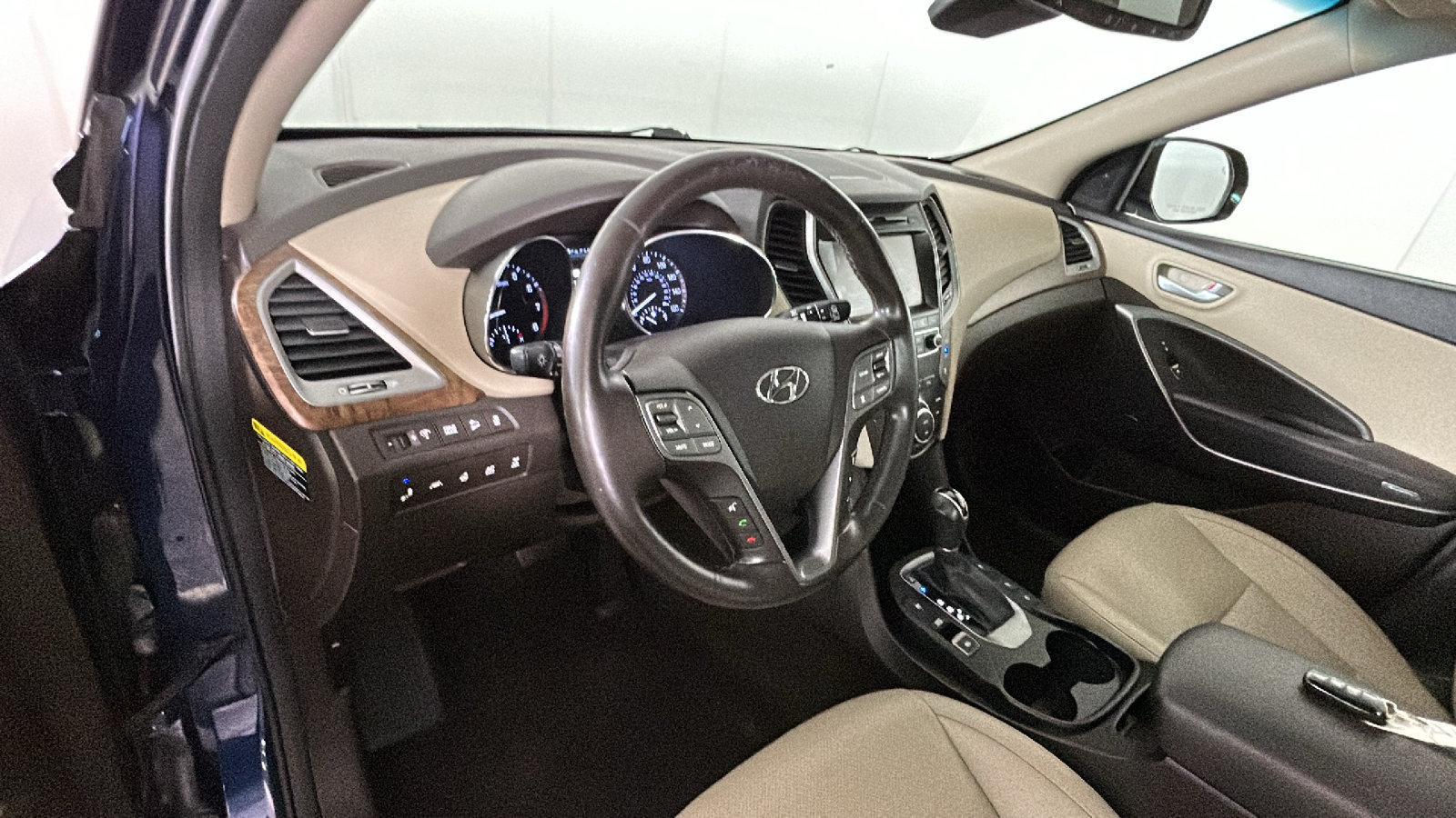 Used 2017 Hyundai Santa Fe Limited AWD/4WD image 17
