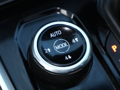Used 2024 Chevrolet Colorado ZR2 w/ Technology Package AWD/4WD image 18