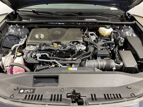 Used 2025 Toyota Camry SE FWD image 9