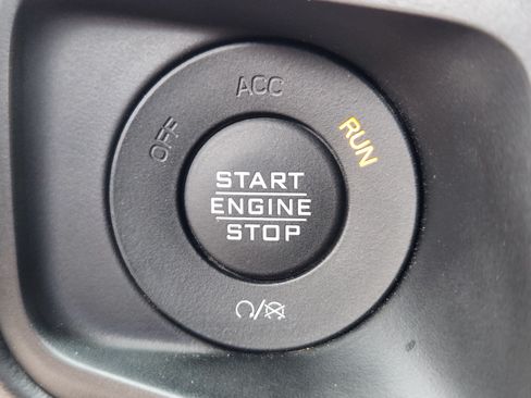 Used 2025 Jeep Gladiator Rubicon AWD/4WD image 23