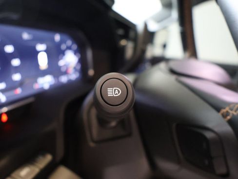 Used 2024 GMC Sierra 2500 AT4 w/ AT4 Premium Plus Package AWD/4WD image 14