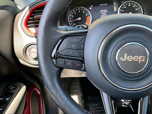 Certified 2022 Jeep Renegade Trailhawk w/ Sun/Sound Group AWD/4WD image 18