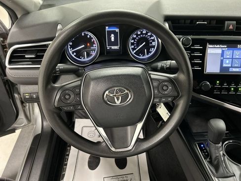 Used 2018 Toyota Camry LE FWD image 4