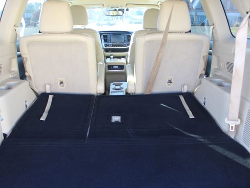 Used 2016 Toyota Highlander Limited image 9