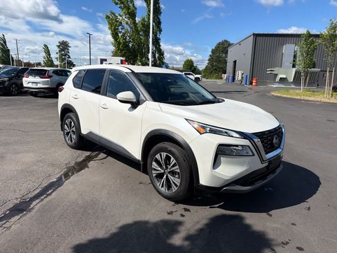 Used 2023 Nissan Rogue SV AWD/4WD image 3