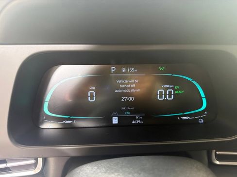 Used 2025 Hyundai Elantra Hybrid FWD image 17