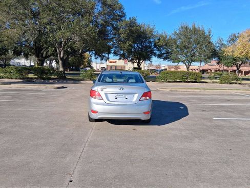 Used 2017 Hyundai Accent SE image 5