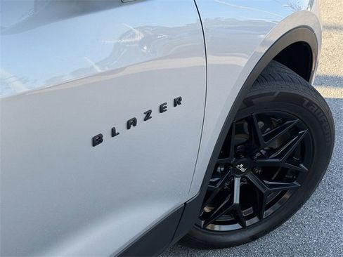 Used 2019 Chevrolet Blazer LT image 9