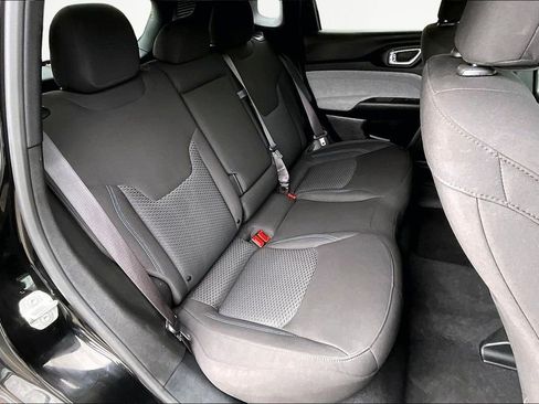 Used 2025 Jeep Compass Sport image 27