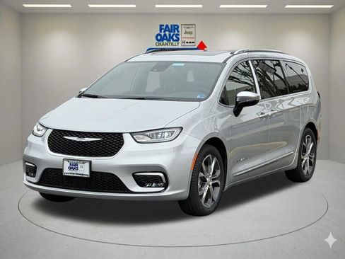 New 2026 Chrysler Pacifica Pinnacle FWD image 2