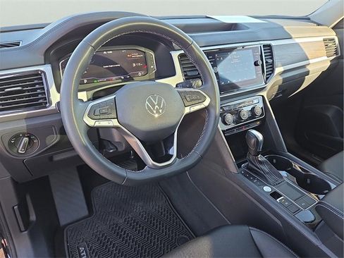 Used 2023 Volkswagen Atlas SE image 12