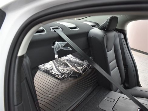 Used 2023 Volvo S60 B5 Ultimate w/ Climate Package image 22