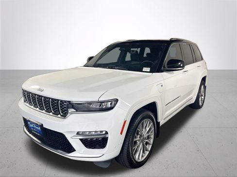 Certified 2022 Jeep Grand Cherokee Summit w/ Advanced Protech Group IV AWD/4WD image 2