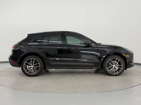 Certified 2025 Porsche Macan AWD/4WD image 8