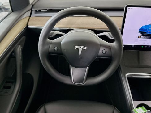 Used 2023 Tesla Model Y AWD image 16