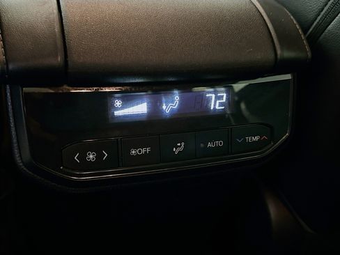 Used 2023 Toyota Highlander XLE image 27