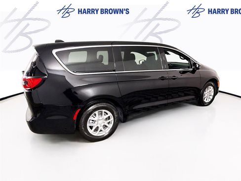 New 2026 Chrysler Pacifica Select FWD image 33