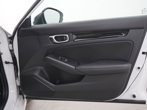 Used 2023 Honda Civic Touring image 9