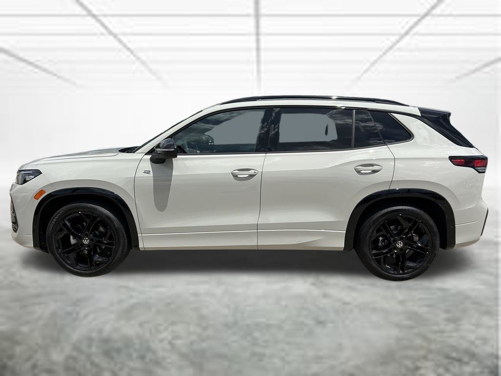 New 2026 Volkswagen Tiguan SE R-Line FWD image 3