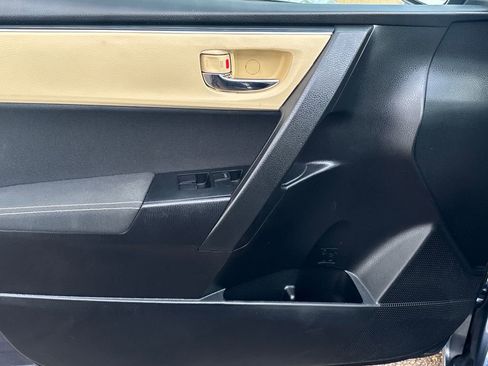 Used 2017 Toyota Corolla LE image 6